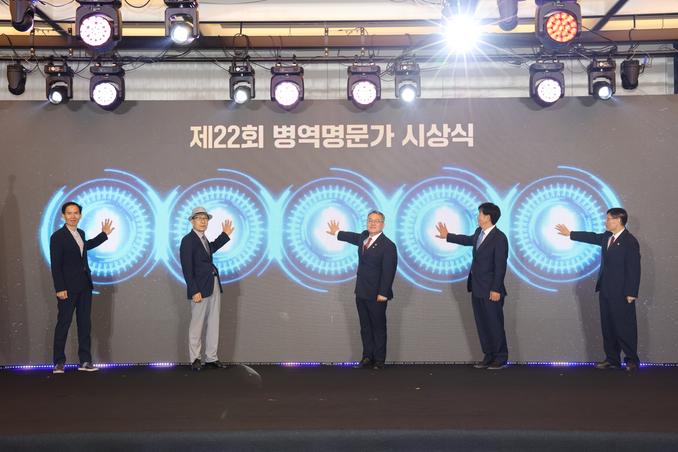 병역가치 선언 퍼포먼스 관련이미지입니다.