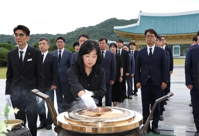 현충원 참배 관련이미지입니다.