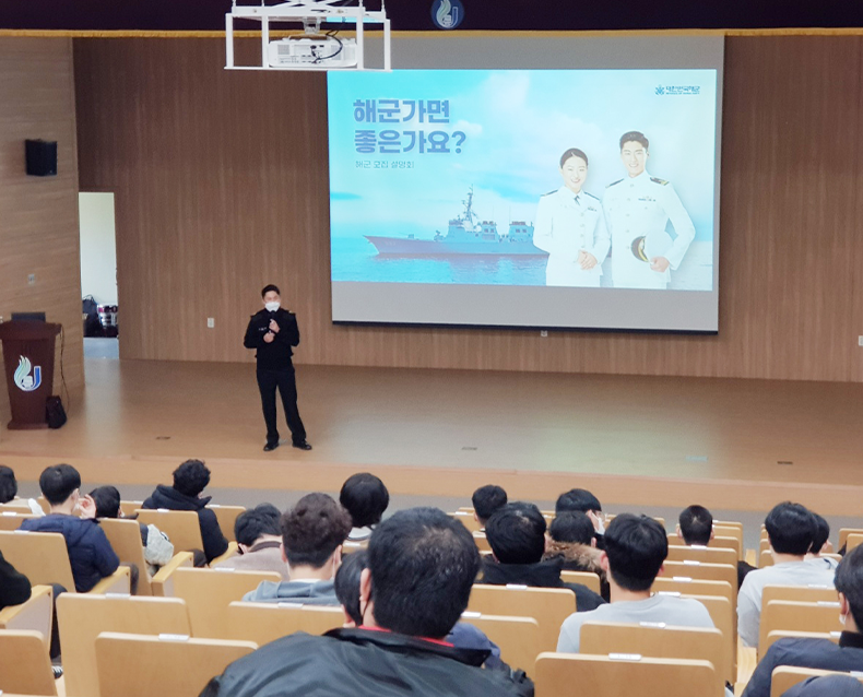 고3 학생 대상 병역이행 설명회 실시
                    제주지방병무청은 해군 제7기동전단과 협업하여 수능 이후 고3 학생을 대상으로 병역이행 설명회를 가졌다.
                    (11월 24일, 제주사대부고)
                   