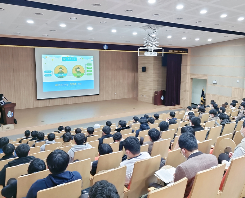 고3 학생 대상 병역이행 설명회 실시
                    제주지방병무청은 해군 제7기동전단과 협업하여 수능 이후 고3 학생을 대상으로 병역이행 설명회를 가졌다.
                    (11월 24일, 제주사대부고)
                   