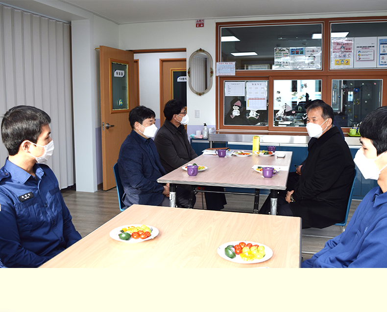 제설을 맞아 사회복지시설에 방문해 위문품과 성금을 전달하고, 시설에서 복무하고 있는 사회복무요원을 만나 따뜻한 격려와 현장의 애로사항을 청취했다.
                    (1월 18일, 베다니주간보호센터)  
                   