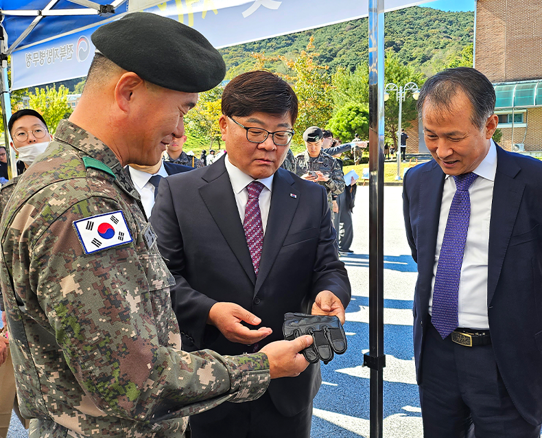 전북 임실군 소재 육군 제35보병사단에서 현역병 입영문화제를 개최하여 입영자들이 응원받고 가족과의 추억을 쌓을 수 있는 자리를 마련했다. (10월 17일, 육군 제35보병사단)
                    