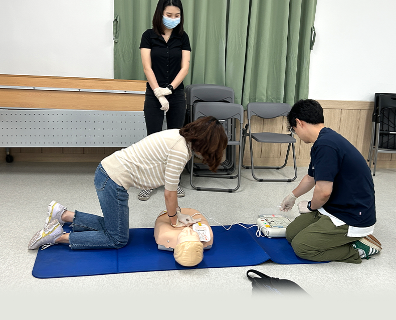 병무행정 수행 현장 또는 청사 내 심정지 응급환자 발생 시 신속하게 대응하기 위한 강의를 했다. (6월 23일, 인천병무지청 대회의실)
                   