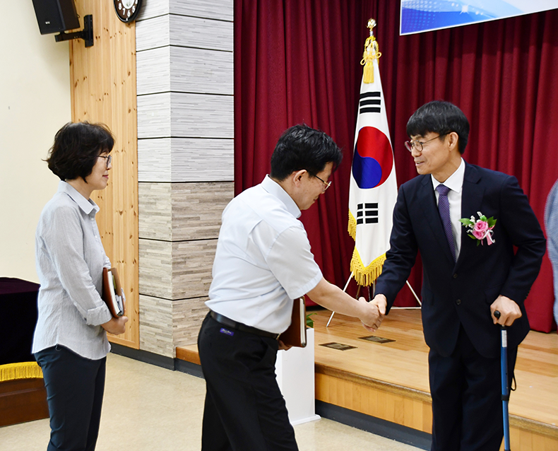 경기북부병무지청은 7월 3일 허철회 경기북부병무지청장 취임식을 가졌다. 국민의 봉사자로서 국민이 행복한 적극행정을 추진할 것을 강조했다. (7월 3일, 경기북부병무지청)
                    