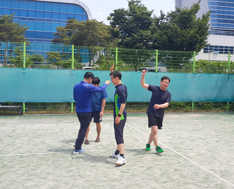 중앙병역판정검사소는 직원 간의 소통과 화합을 위해 체육대회를 실시했다.(5월 26일, 중앙병역판정검사소)
                    