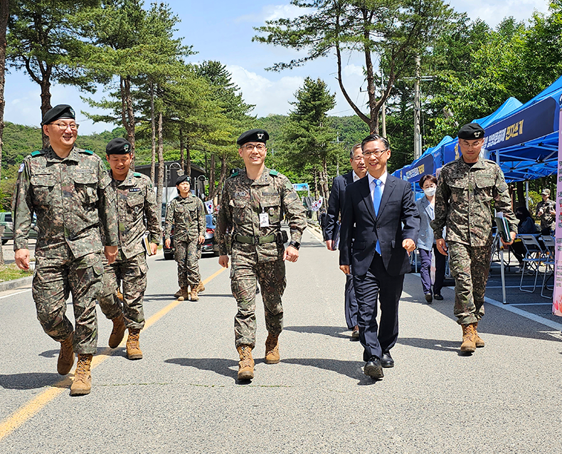 병역의무자들이 군에 잘 적응할 수 있도록 입영부대에 협조를 요청하고, 입영대상자인 청춘들을 응원하는 입영문화제를 개최했다.(5월 22일, 제6보병사단)
                    