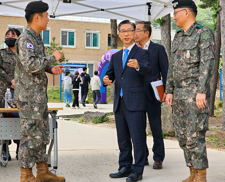 병역의무자들이 군에 잘 적응할 수 있도록 입영부대에 협조를 요청하고, 입영대상자인 청춘들을 응원하는 입영문화제를 개최했다.(5월 22일, 제6보병사단)
                   