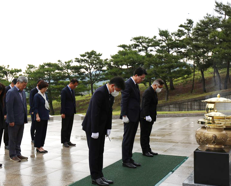 호국보훈의 달을 맞이하여 국립영천호국원을 찾아 참배했다. (6월 1일, 국립영천호국원)
                   