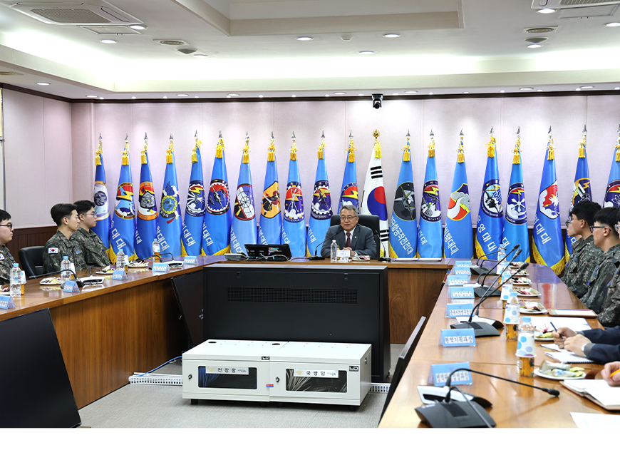 김종철 병무청장은 충북 청주시 공군 제17전투비행단에서 취업맞춤특기병과 간담회를 했다.