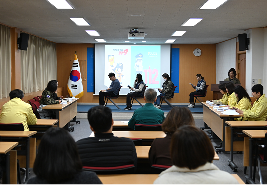 강원지방병무청은 병력동원훈련 차량수송 과정 중 발생할 수 있는 안전사고 등 우발 상황에 대한 대응절차 훈련을 통해 입영확인관의 병력수송 역량을 향상시켰다.
