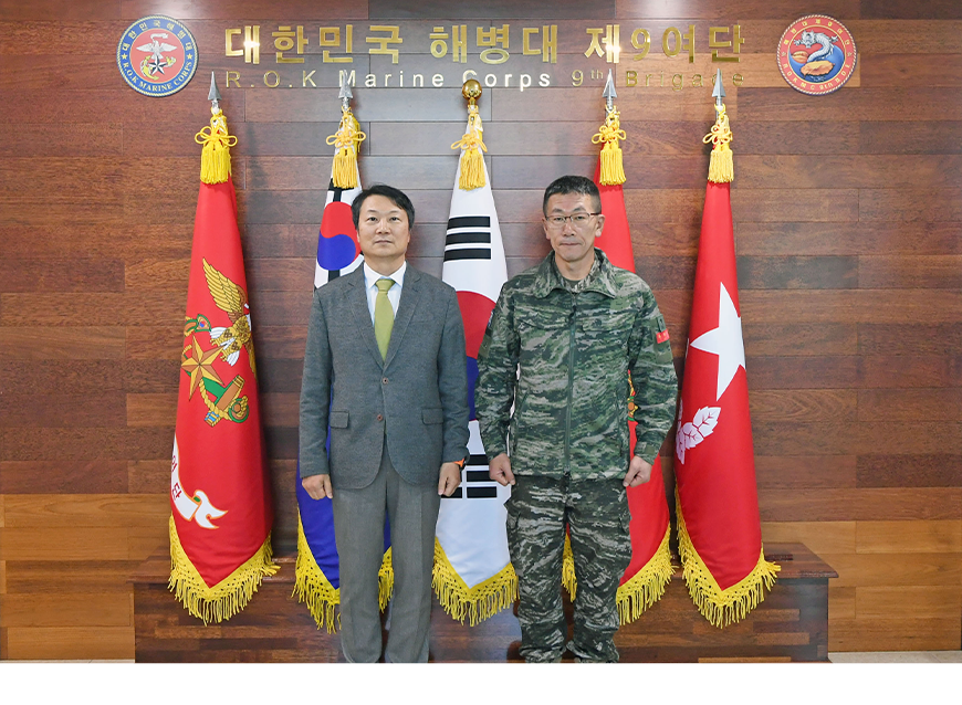 이진우 제주지방병무청장은 해병대제9여단을 방문해 국민의 따뜻한 응원과 감사의 마음을 담은 ‘병역이행 응원 글’과 위문품을 전달했다.