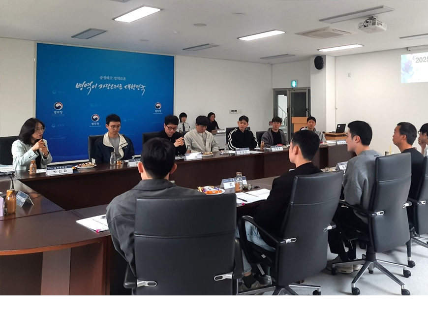인천병무지청은 검사장의 원활한 운영을 위하여 병역판정검사전담의사를 대상으로 교육 및 간담회를 실시했다.