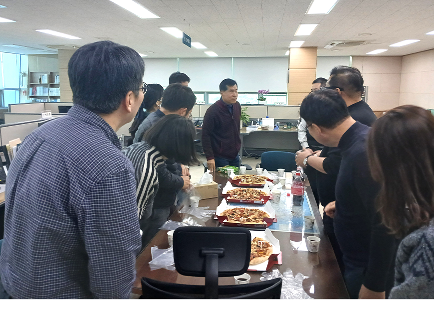 홍성휘 중앙병역판정검사소장은 한 해 동안 수고한 직원들과 소통하며 격려하는 시간을 가졌다.