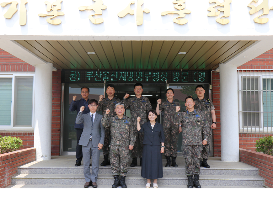 부산·울산지방병무청은 공군교육사령부에서 입영자와 가족 등 5,000여 명이 참여한 가운데 2025년도 현역병 입영문화제를 개최했다.