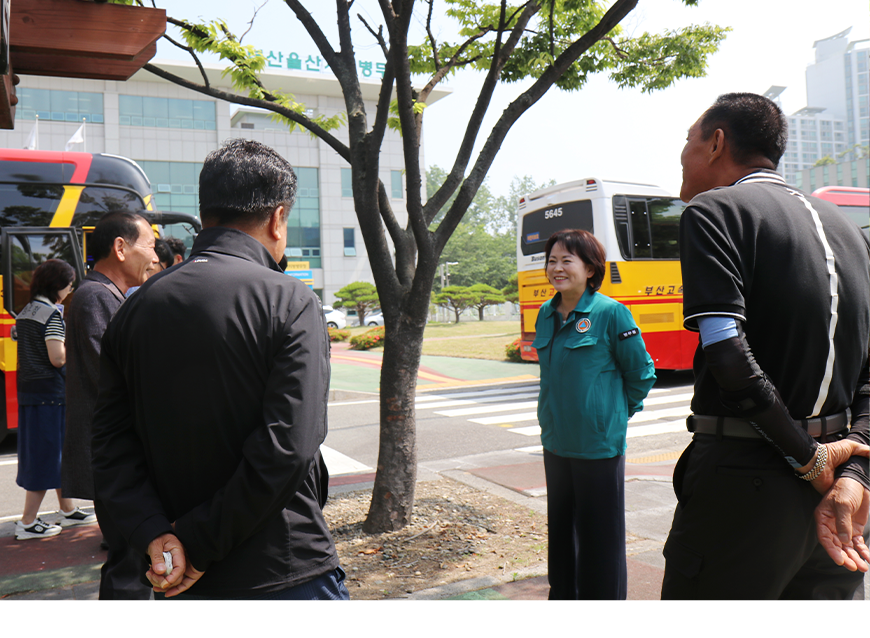 한순영 부산울산병무청장은 병력동원훈련 단체수송 집결지에서 동원훈련장까지 수송 전체 과정에 대한 안전점검을 실시하고 집행현장을 참관했다.