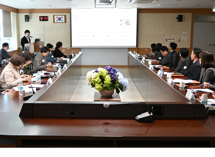 대구경북지방병무청은 정잭자문위원들을 초청해 병무정책 발전에 대해 토의 후 기념촬영을 했다.