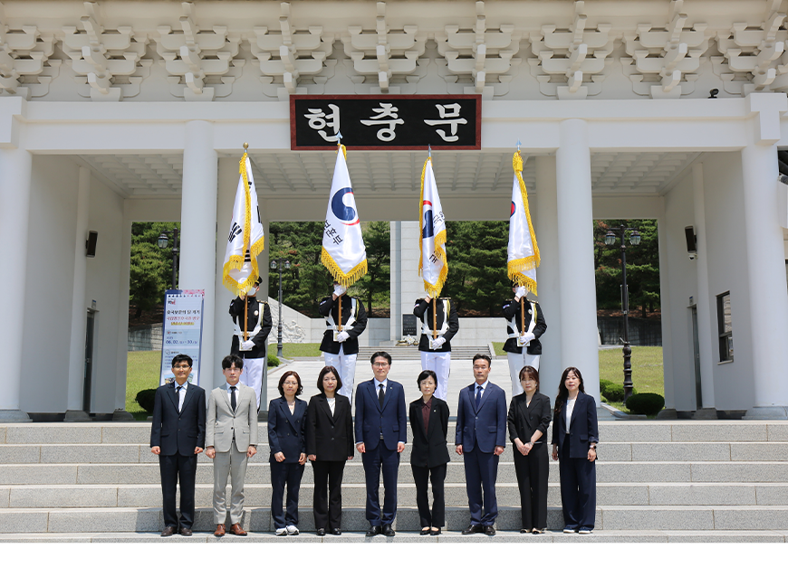 대구경북지방병무청은 호국보훈의 달을 앞두고 국립영천호국원을 방문해 호국 영령에 참배했다.