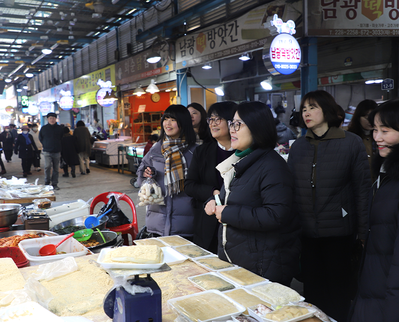 하성일 경인지방병무청장은 취임 기념으로 직원들과 함께 기념사진을 촬영했다.